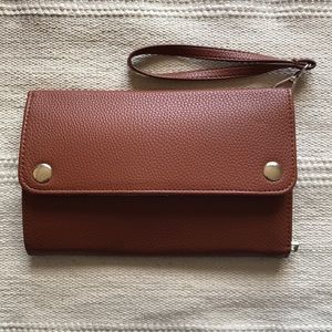Brown sleek clutch